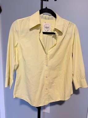 Izod Pale Yellow Women's Button-Down Shirt